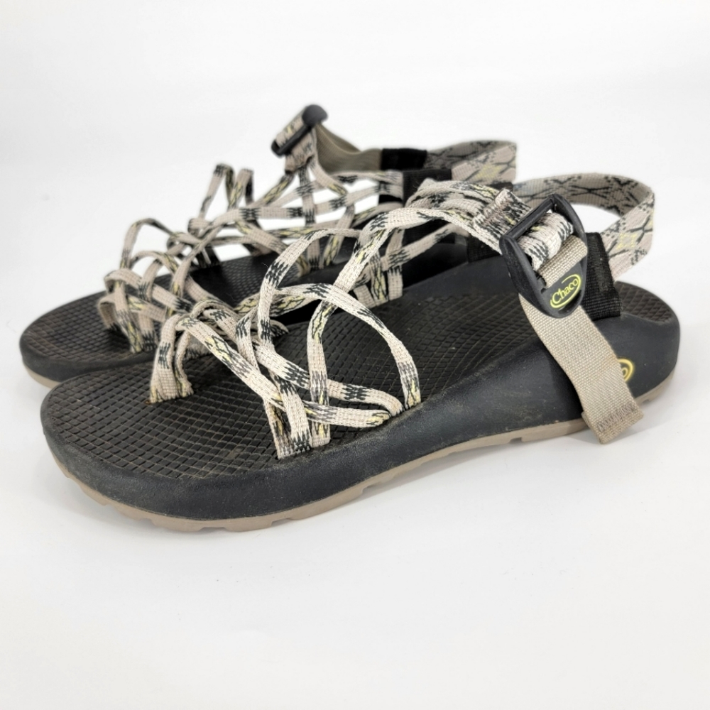 Chacos strappy sandals water shoes white black 8 womens